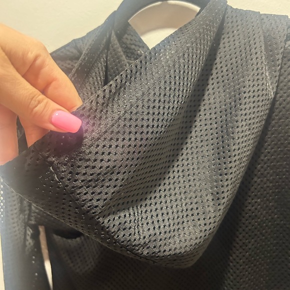 INFINITE PERFORMANCE, size S, mesh top with fearless graphic, long sleeve, hood - Picture 5 of 7